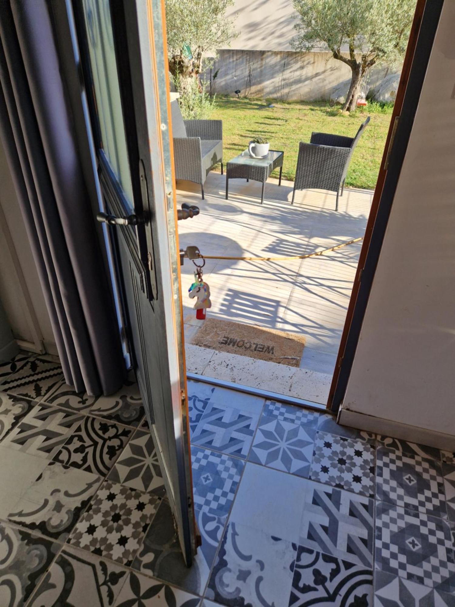 Le Cabanon De Lea Apartment Tavel Exterior photo